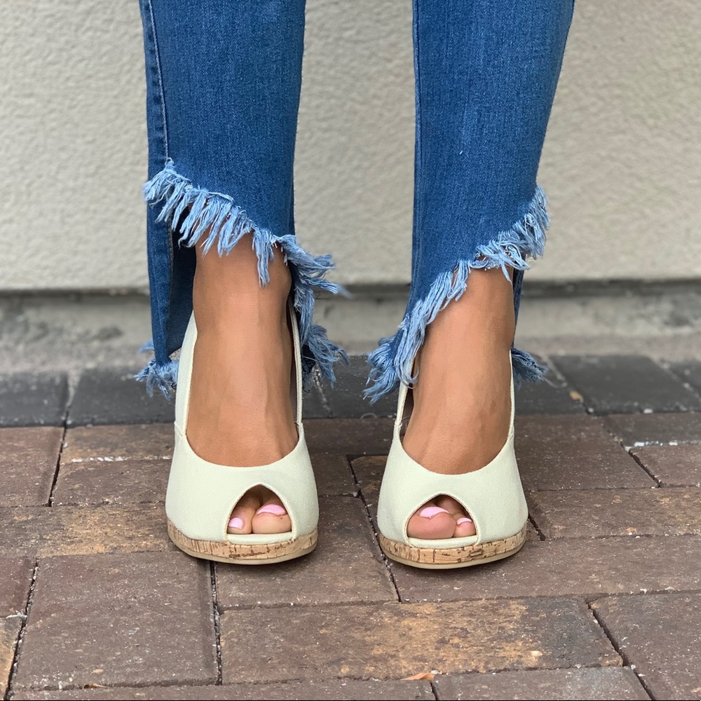 NIB Cream Peep Toe Slingback Wedge Sandal - Picture 5 of 8